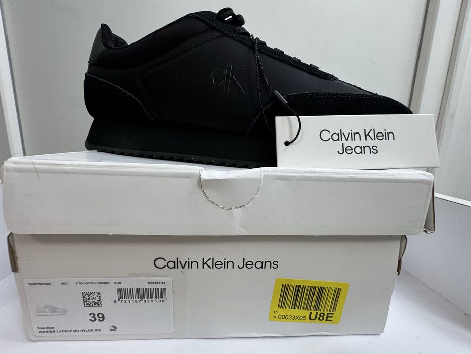 Нові кросівки Calvin Klien