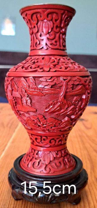 Zdobione orientalnymi wzorami wazoniki z laki