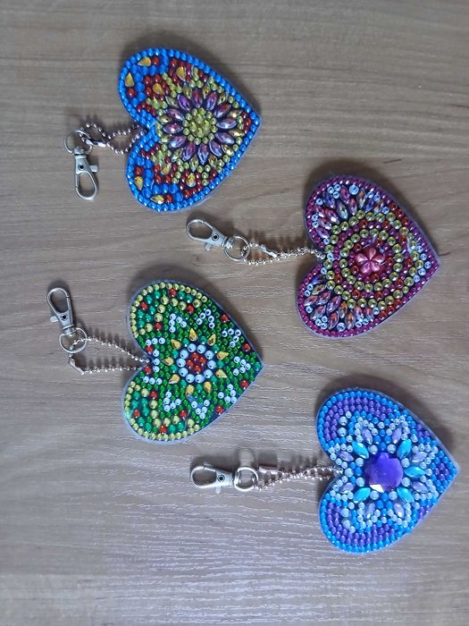 Zestaw 4 breloków serduszek