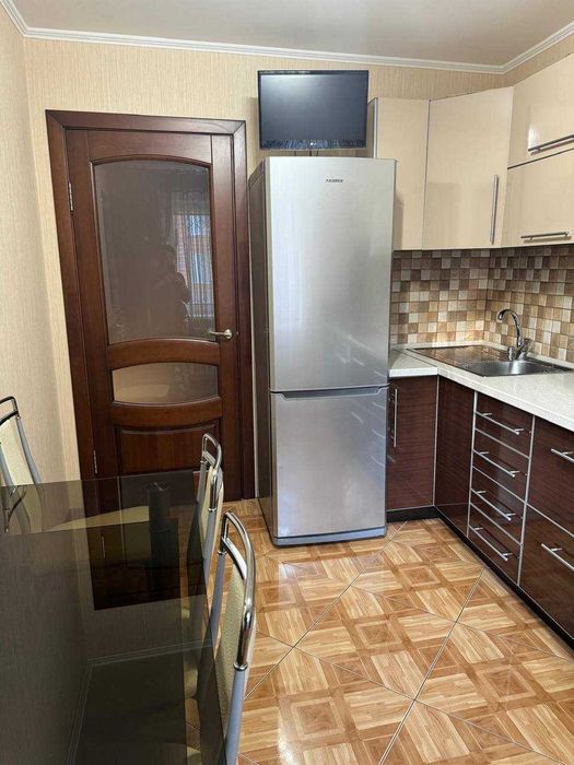 3-кімнатна квартира 63.8 м2 з ремонтом та меблями | Центр Ромни | Індивідуальне опалення