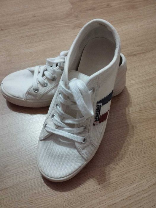 Продаю мокасини Kawasaki