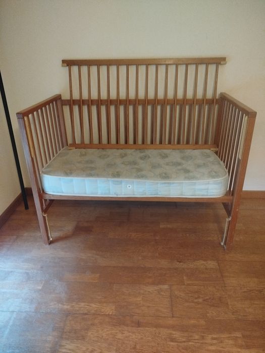 Berço com colchão