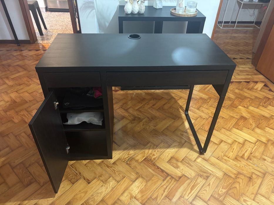 Secretária preta Ikea