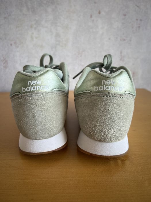 Sapatilhas New Balance novas (2 pares, 2 cores diferentes)