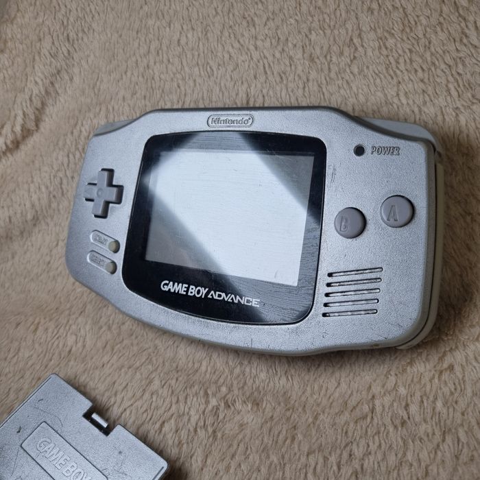 Nintendo Game Boy Advance AGB-001 Silver – klasyka w świetnym stanie