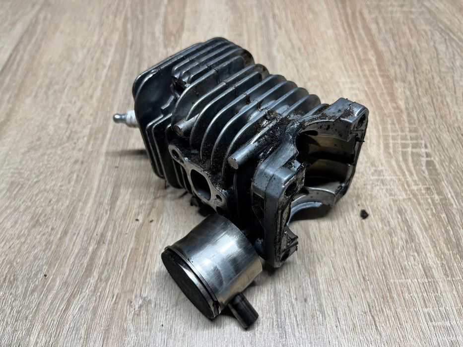 Jonsered Cs 2138 Cylinder Tłok Oryginał Komplet