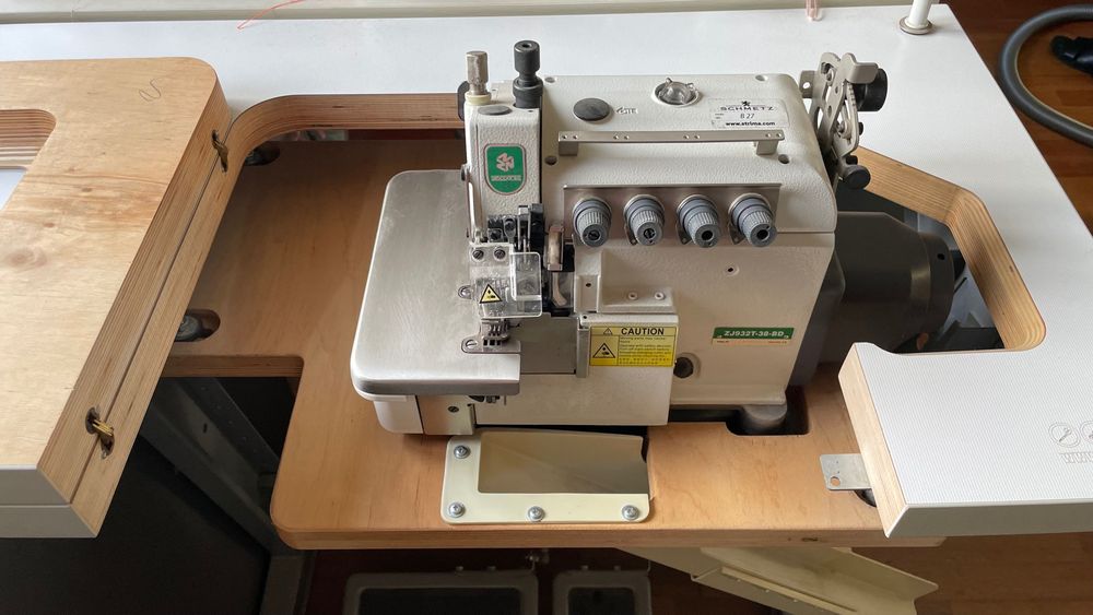 Overlock Zoje 2 igły 5 nitek