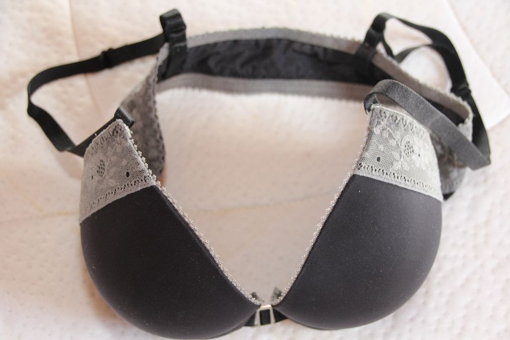 Biustonosz Triumpf 75A, czarny