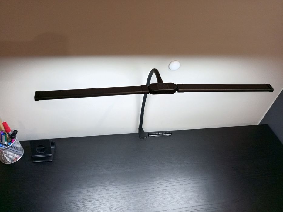 Zestaw Biurko + Krzesło obrotowe + lampka LED