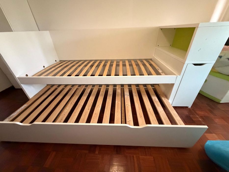 Cama juvenil 2 camas + estrados + estante e arrumacao incorporada na cama