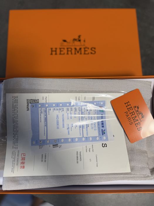 Продам женские кроссовки Hermes