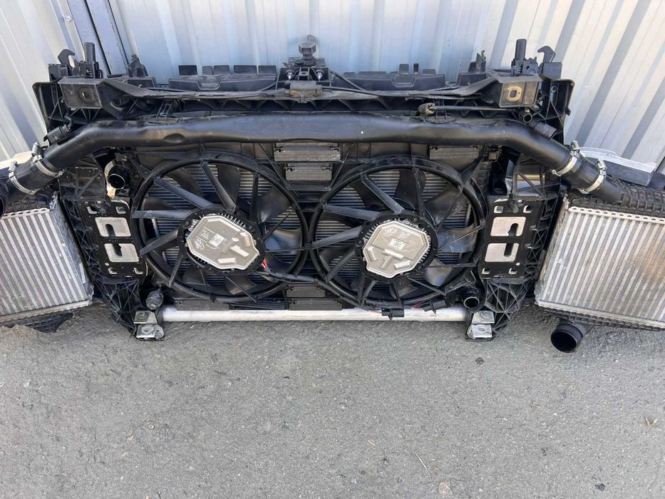 Q7 4M телевізор в зборі пас установочна панель радиатор жалюзи Рестайл