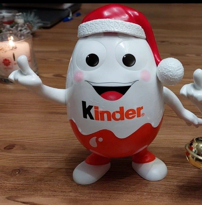 Skarbonka świąteczna Kinder jako niespodzianka