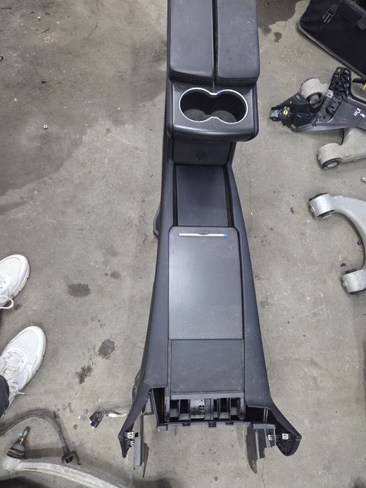 Підлокітник tesla model s