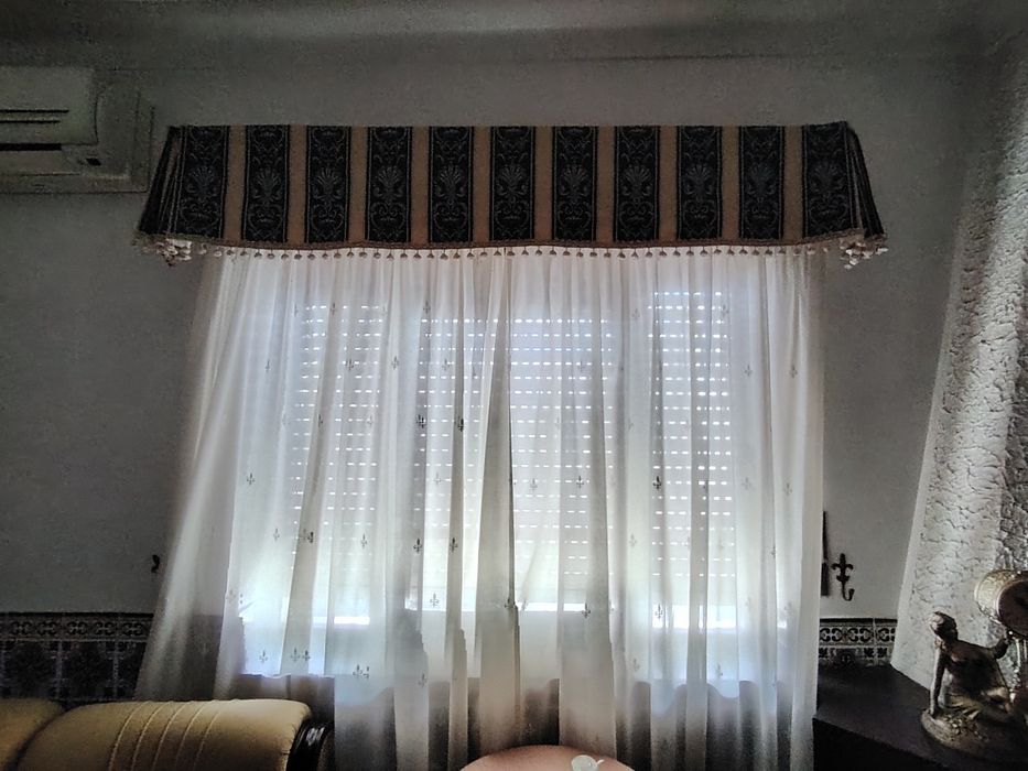 Cortinados usados com sanefa