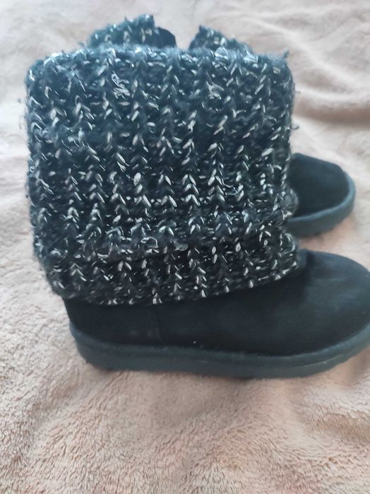 Продам уги на дівчинку 2-3 роки