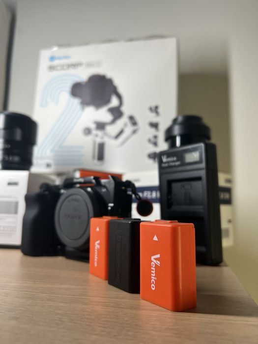 Kit Completo Sony ZV‑E10 + Lentes + Gimbal + Acessórios – Como Novo