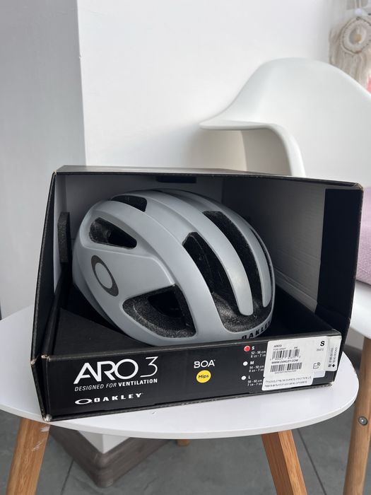 Oakley ARO3 mips велошолом