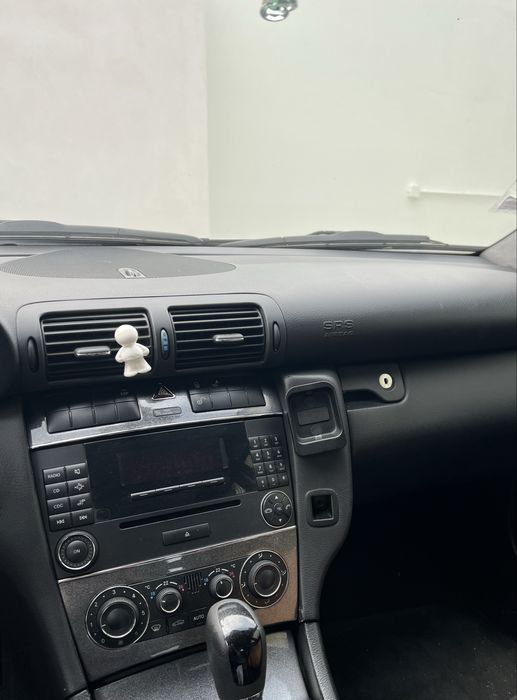 Mercedes-Benz C220