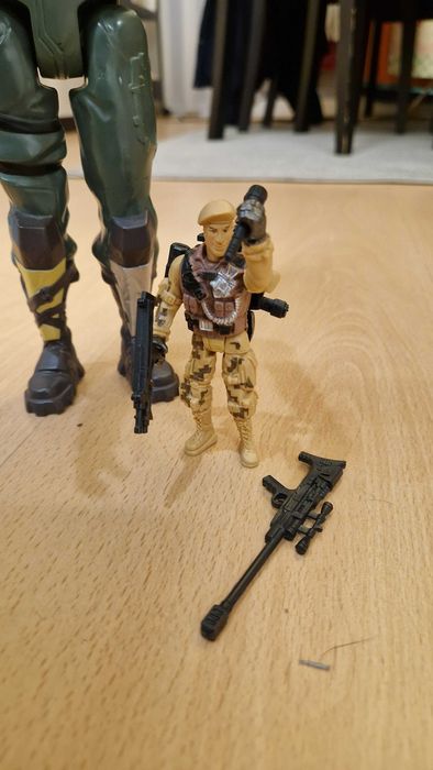 Figura Fortnite e Militar