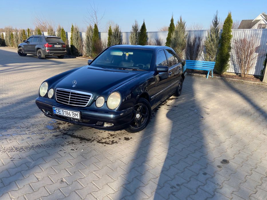 Продам мерседес 210