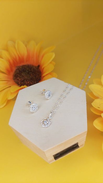 Conjunto luxo folheado a prata 925, semijoia de qualidade.