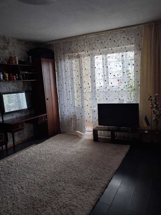 Продам 1-кімнатну на Райдужному масиві Райдужна 13в