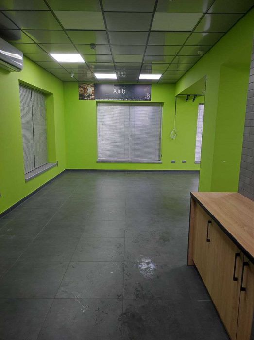 Оренда нежитлового приміщення (м. Радехів, пр-т.Відродження).