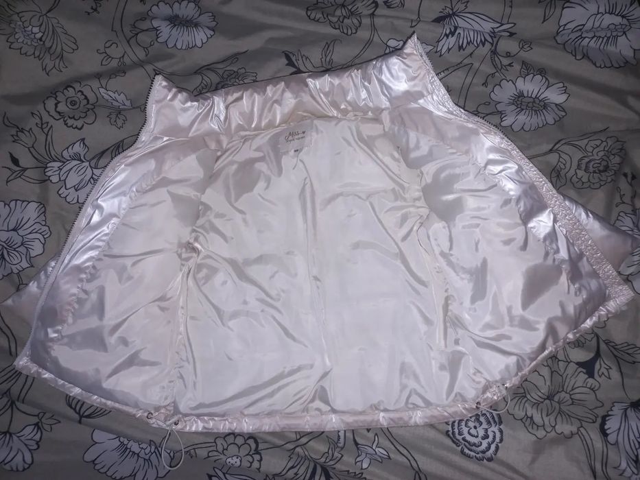 Продам курточку детскую(ДАМАНСКИЙ)