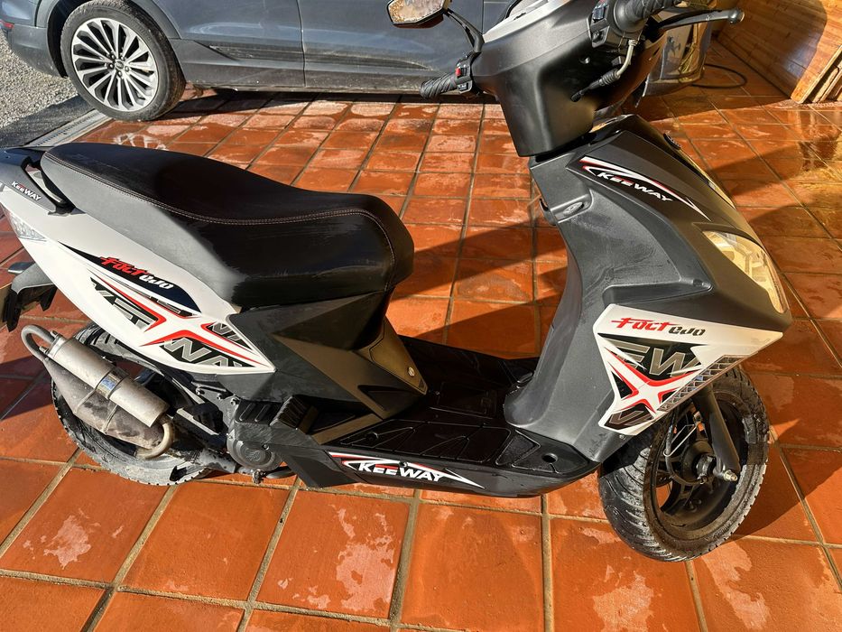 Scooter keeway como nova