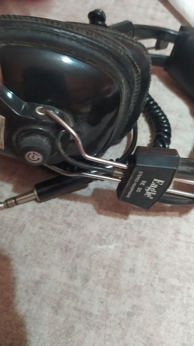 Навушники для миталошукача