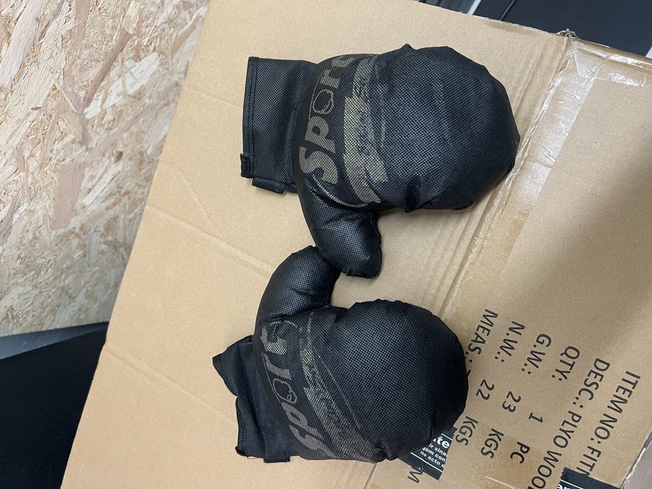 Luvas e escudos de boxe