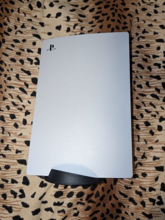 PlayStation 5 Disc Edition (Ревізія CFI-1200A) + 2 геймпади + 4 гри