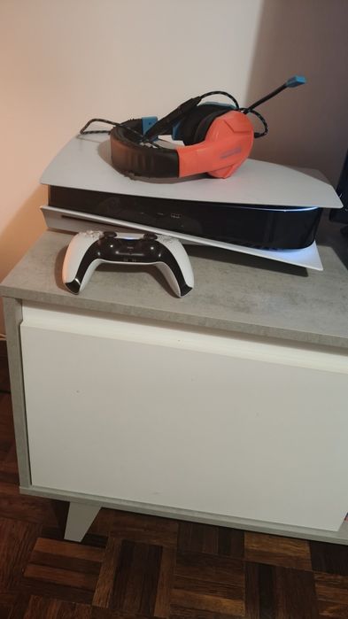 Vendo  PlayStation 5 como nova