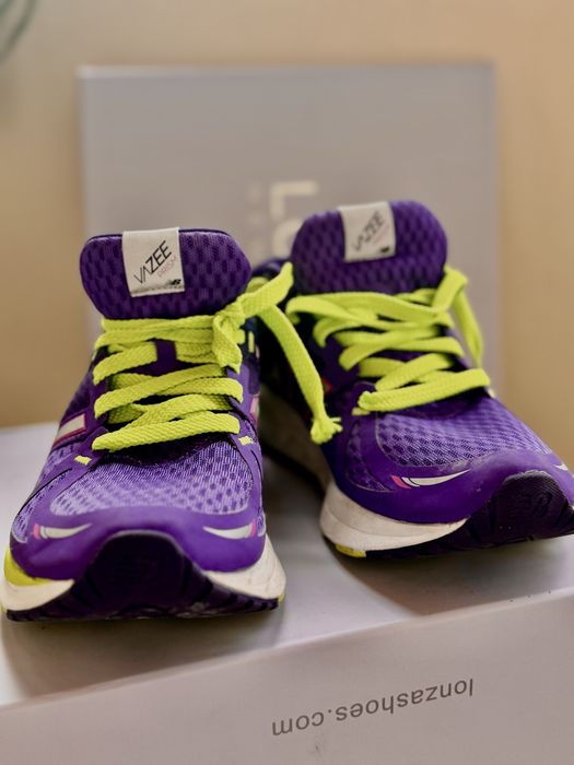 Продам стильные женские кроссовки