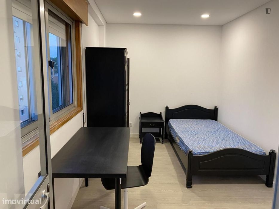 Quarto - localizado em Paranhos Porto