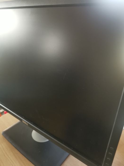 24 cale Dell Ultrasharp monitor