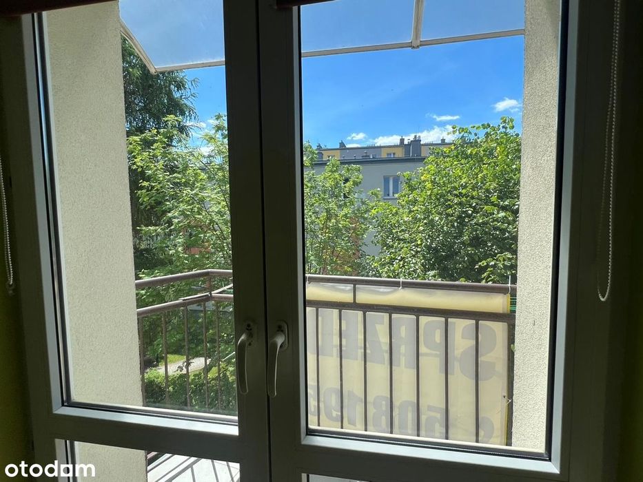 Przestronne M-3 w centrum Poręby, balkon