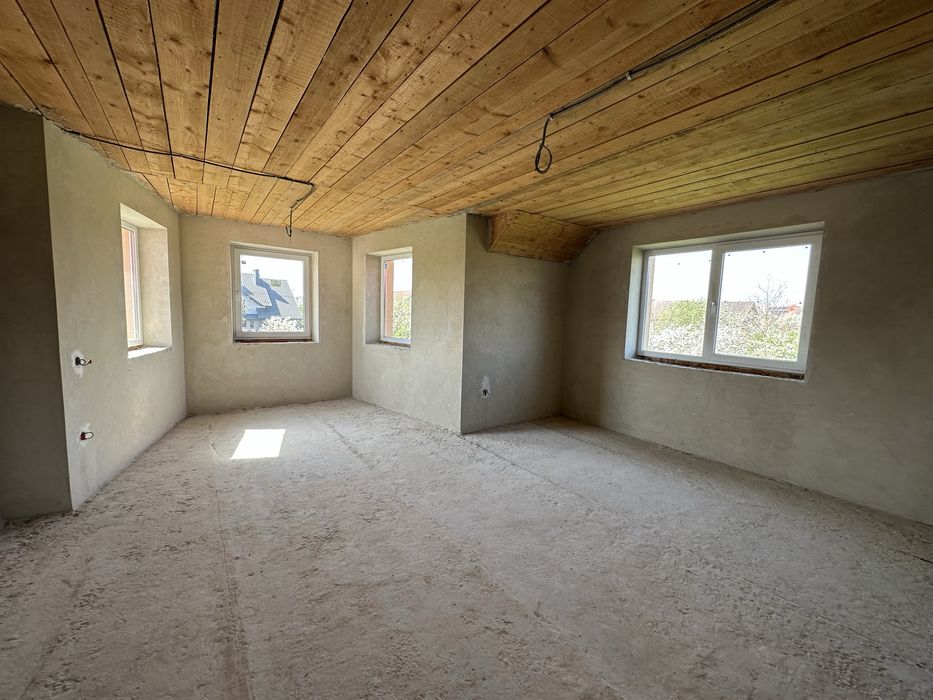 Продам особняк вул. Коновальця з балконами та гаражем площа 170м2