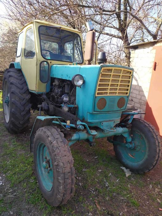 Трактор ЮМЗ - 6  РАБОЧИЙ