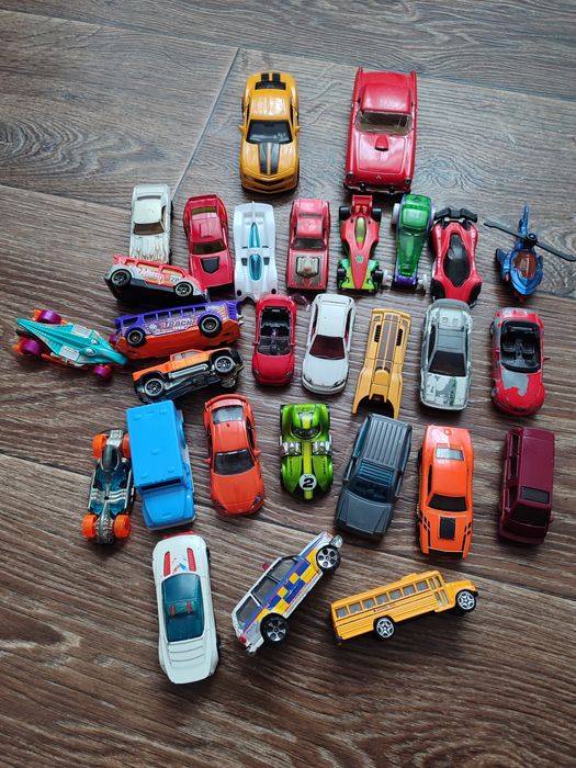Велика колекція металевих машинок