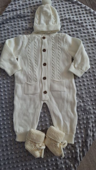 Комплект на хрещення новий 3-6