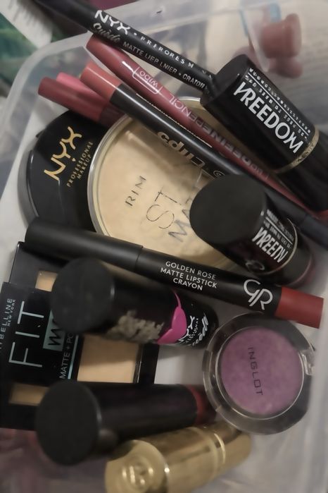 Zestaw kosmetyków do makijażu kosmetyki 15 sztuk