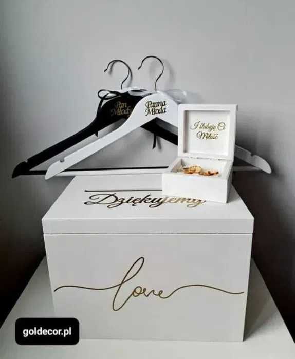 Zestaw pudełko na koperty obrączki wieszaki ślubne Złote napisy wesele