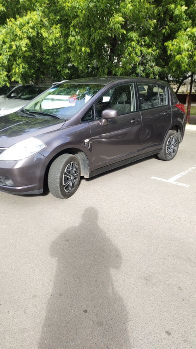 Продам Нисан тида на коробке автомат