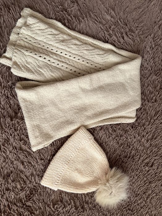 Женская шерстяная шапка и шарф