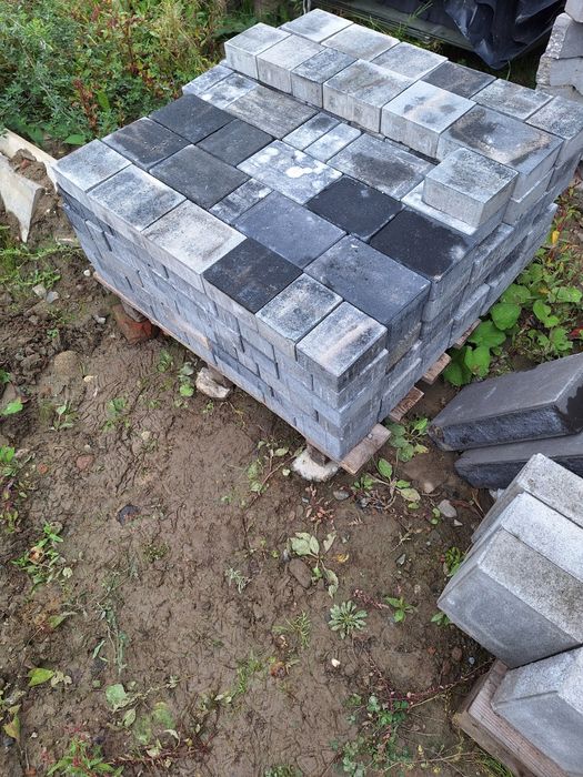 49Kostka brukowa z demontażu 4.6m2  kolor szaro grafitowa