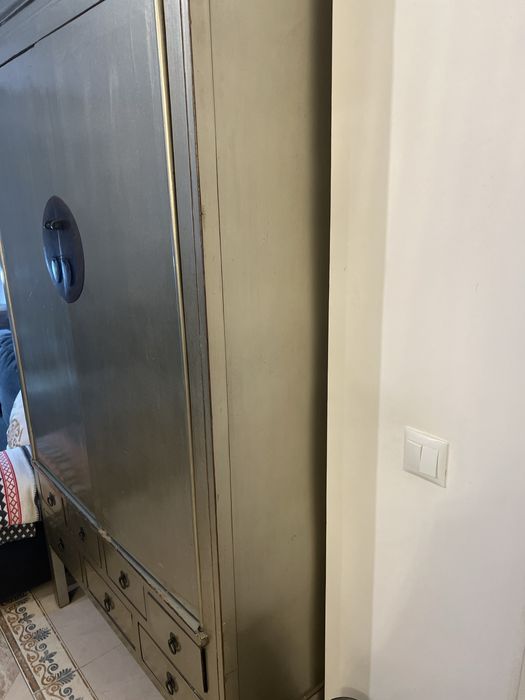 Movel chines prateado