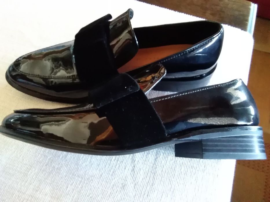 Sapatos senhora pretos verniz nº 38