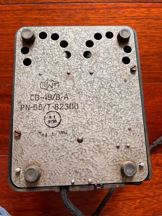 Stary, czarny telefon RWT